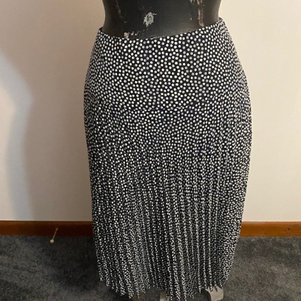 Dana Buchman Pleated Black with Gray, White dots skirt, size 14